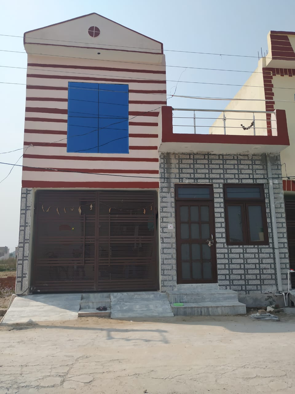 Independent House – 900 sq ft OR 100 Sq Yard (Gaz) -2BHK(3 room set)
